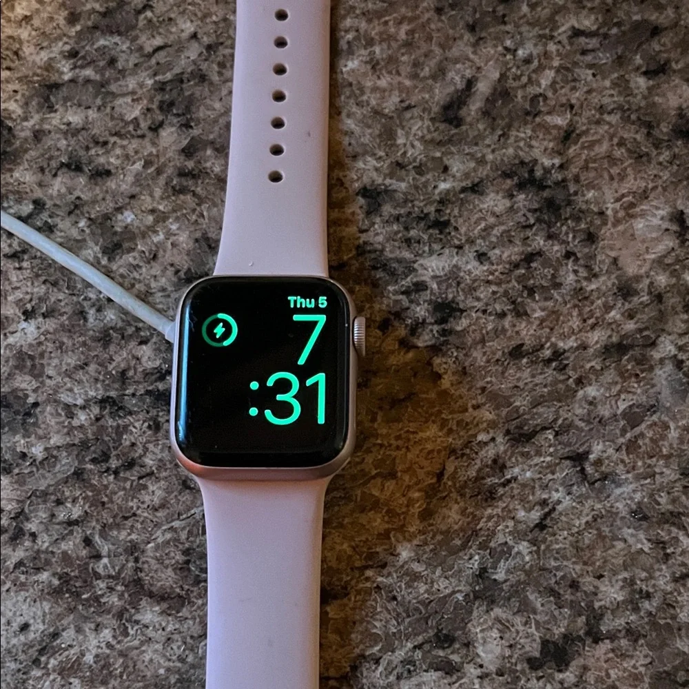 Apple Watch with pink band - Picture 3 of 5